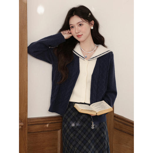 鹿向南「马德里幻想」假两件深蓝色毛衣女秋冬新款小个子短款上衣 商品图3