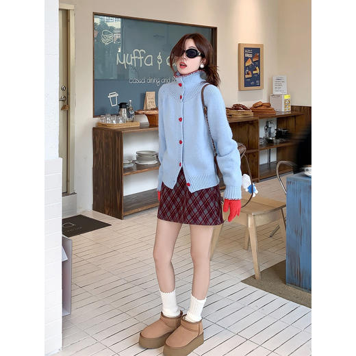 <曾小咸推荐> 现货秒杀！微信超特价！灰蓝色红色爱心扣子毛衣 日常199.99 立减100 秒杀99.99！红色半裙秒杀69.99！ 商品图1