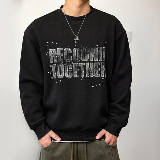 徐太浪【擦色做旧 字母印花】帅气圆领卫衣男秋冬内搭打底衫上衣 商品图1