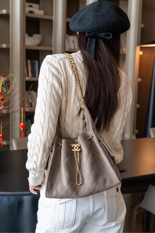 香奈儿 25C 灰色麂皮hobo 抽绳水桶包 小号（LZ*MM） 商品图9