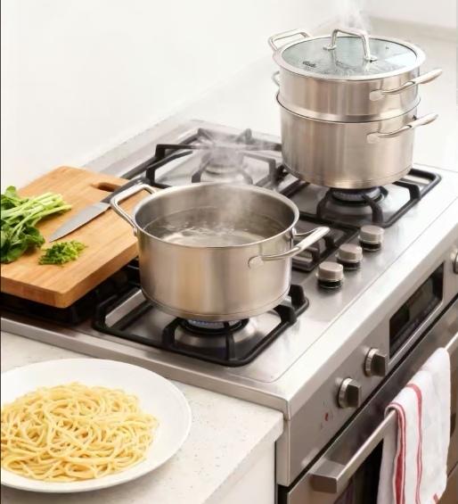 【春上新】10楼菲仕乐 24㎝布达佩斯双耳汤锅  吊牌价680-1960元   活动价 200-659元 商品图0