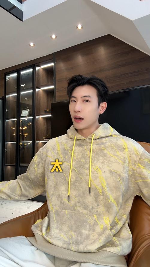 WY1174SDSA男士秋冬新款痞帅男装潮牌扎染割破抽绳连帽卫衣百搭时尚上衣 商品图0