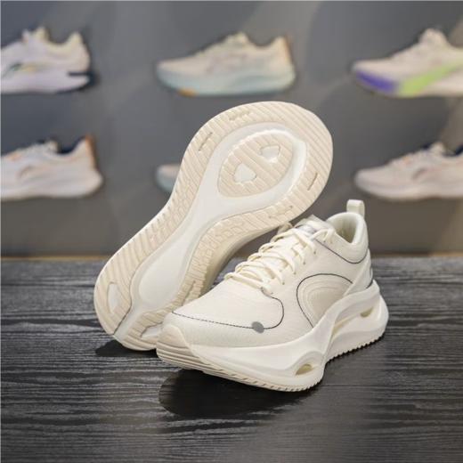 李宁女子2025春秋轻质跑步鞋回弹减震运动鞋ARHV002-33 商品图3