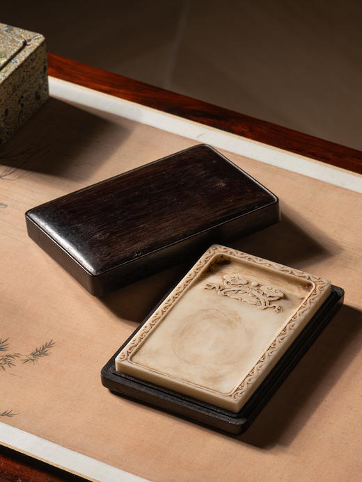 清	螭龙如意纹长方白端砚（红木砚盒） 商品图1