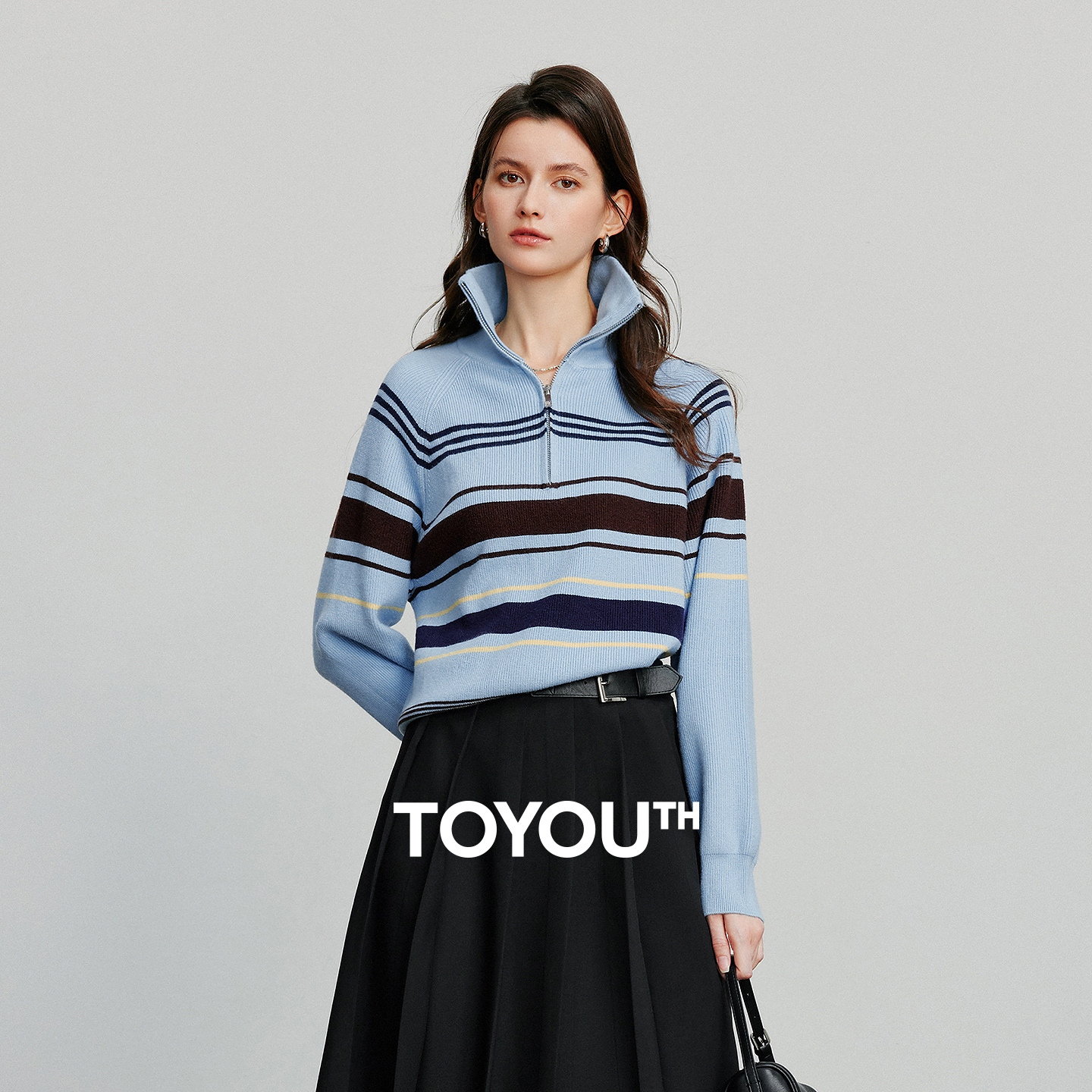 初语针织衫女新款时髦运动风条纹宽松拉链领毛织上衣