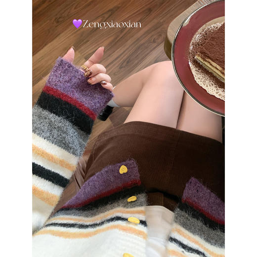 【169元任选2件】现货！杏色下摆撞色条纹系扣毛衣 商品图2