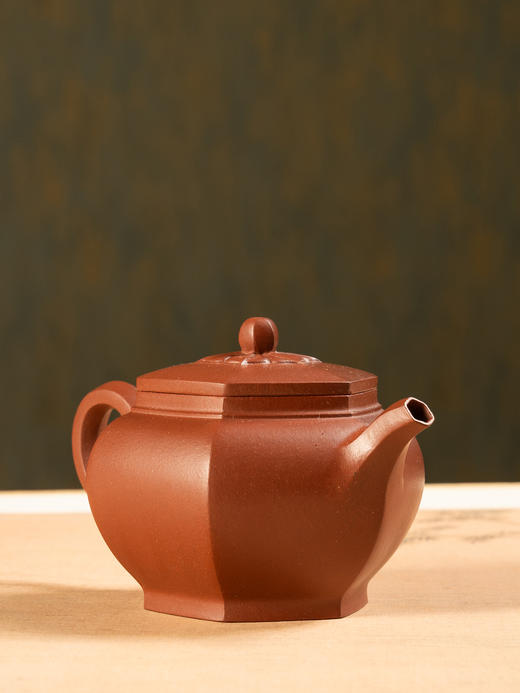 《菱花壶》 鲍伊南  工艺美术师，高级技师，宜兴市陶瓷博物馆馆聘工艺师 商品图0