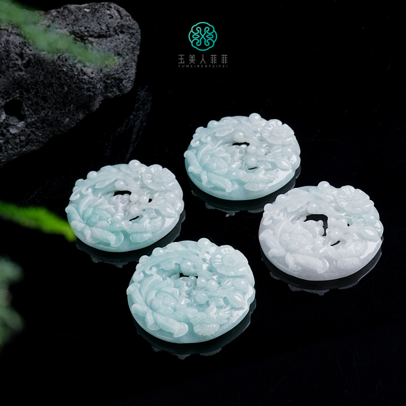 D翡翠吊坠-无相佛雕刻件圆牌56