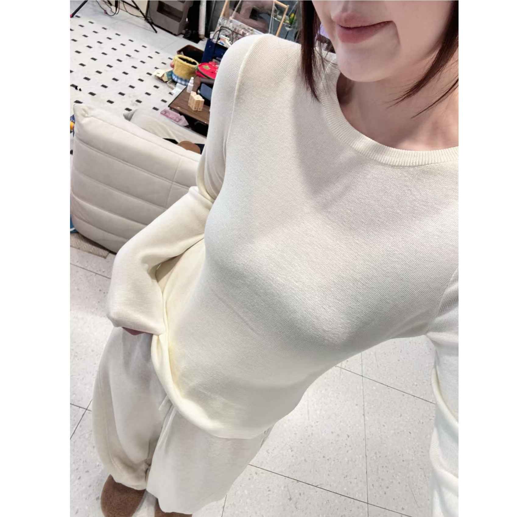 25AW上新【现货折上95折】 蕾蕾同款【锁住温暖！】简约百搭纯色长袖修身针织打底上衣