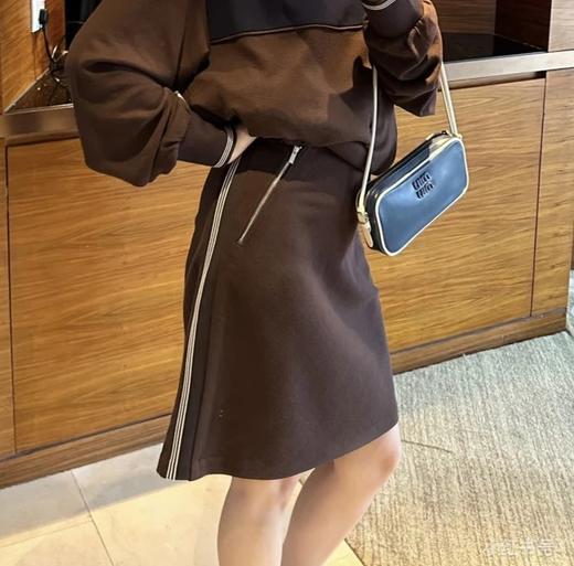 双11福利  miu斜拉链可可半裙   美拉德秋日氛围感    超显腿长 商品图2