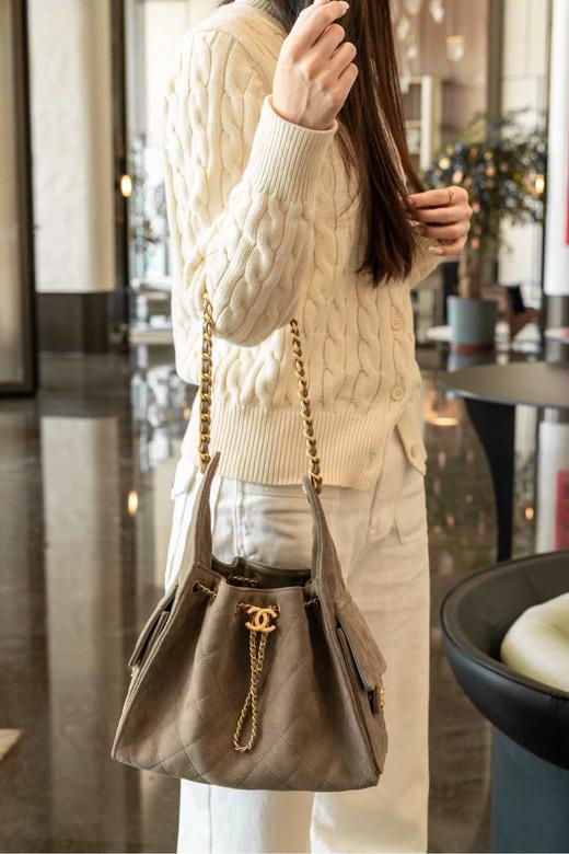 香奈儿 25C 灰色麂皮hobo 抽绳水桶包 小号（LZ*MM） 商品图7