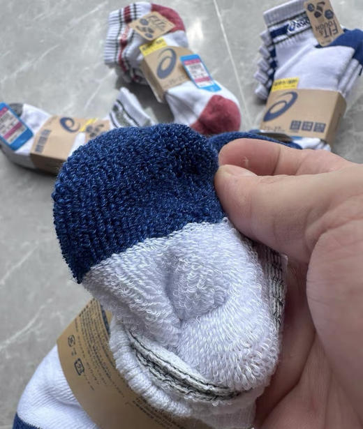 全新正品日版亚瑟士Asics全棉秋冬毛巾底中筒袜原包装带吊牌，一卡三双，均码40-44
25年新款 吊牌价1089日元
折算下来3双日本专柜卖60块左右
三个色，特价59两卡六双 商品图6