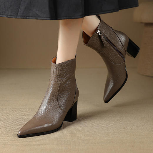 【预售5天】头层羊皮短靴秋冬尖头粗跟高跟鞋百搭女靴子黑色马丁靴XMN&H921 商品图1