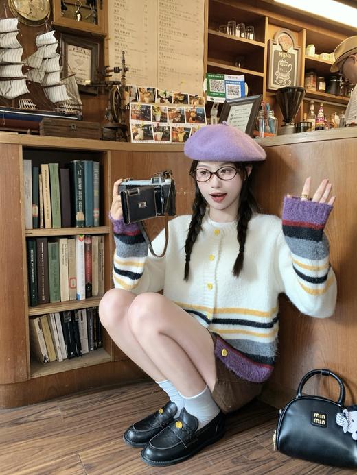 【169元任选2件】现货！杏色下摆撞色条纹系扣毛衣 商品图9