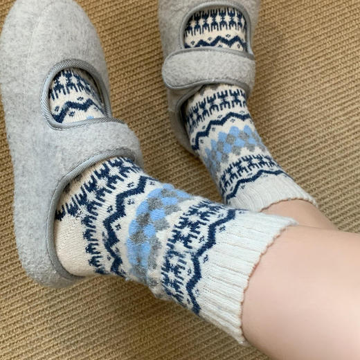 【爆款！一次抢4双巨划算！】费尔岛袜子 女冬天加厚保暖中筒袜 复古名族风菱格堆堆袜 勃肯鞋长袜 商品图2