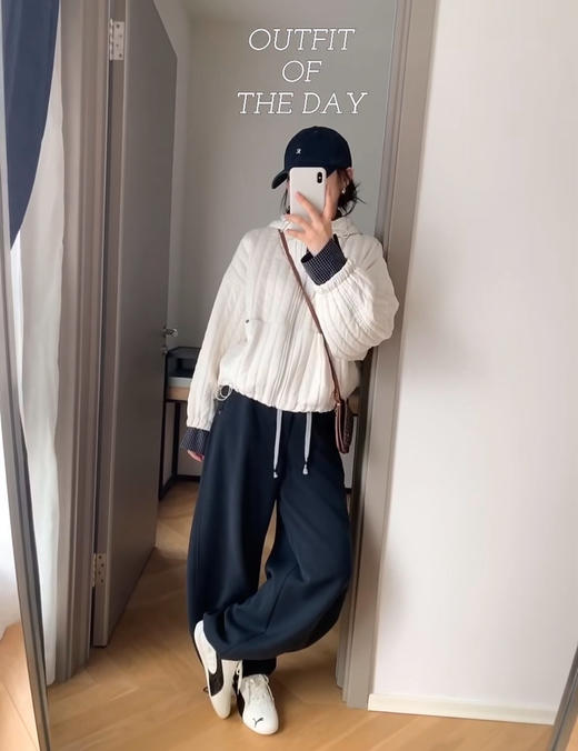 小格调！2025狠狠拿捏这个冬季！绗缝工艺假两件蝙蝠袖连帽棉服女款！ 商品图0