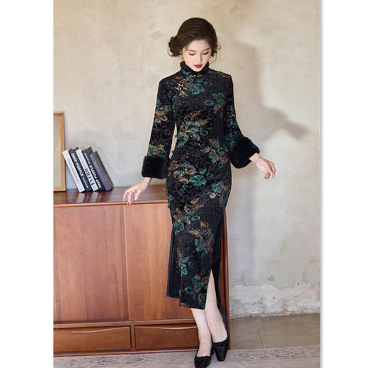 烫金烂花绒加厚国风妈妈装旗袍2025冬新款复古中式中老年长袖旗袍 商品图3