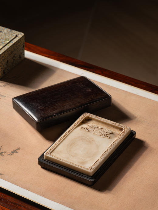 清	螭龙如意纹长方白端砚（红木砚盒） 商品图2