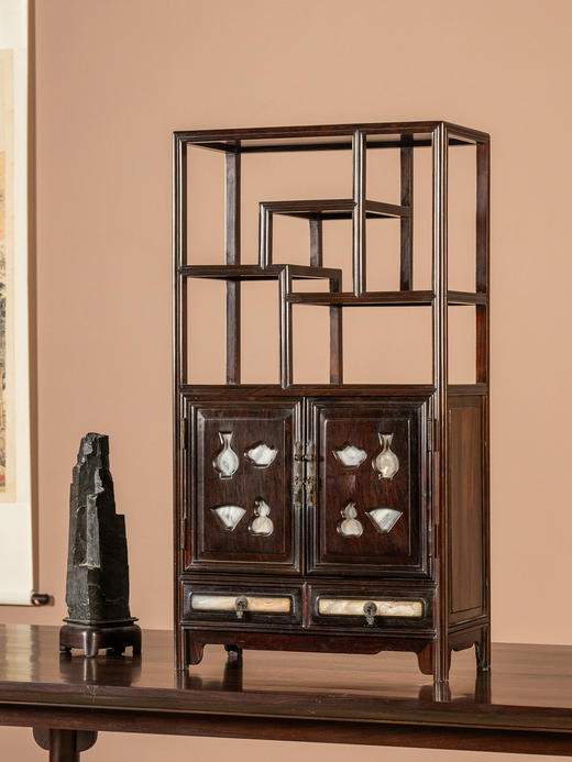 二十世纪	红木镶云石博古架摆件 商品图1