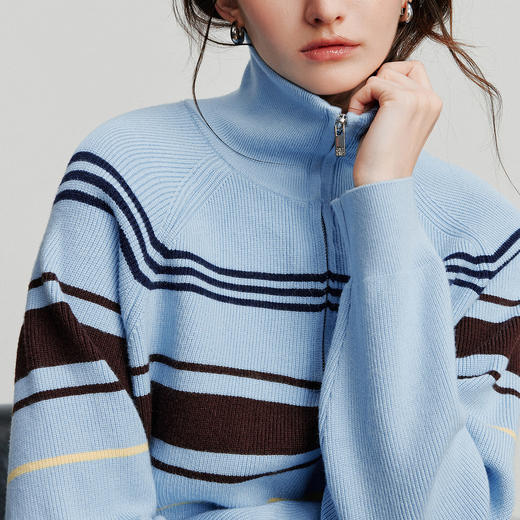 初语 女新款针织衫 时髦运动风条纹宽松拉链领长袖上衣 商品图3