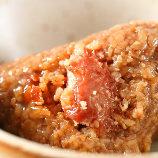 【农家手工粽子】纯手工包粽，还原传统老味道。糯米颗粒感十足，越嚼越香，肉鲜嫩不柴。 商品图1