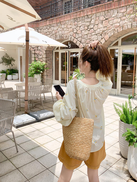 【149元任选2件】现货！系带领泡泡袖衬衫 商品图9