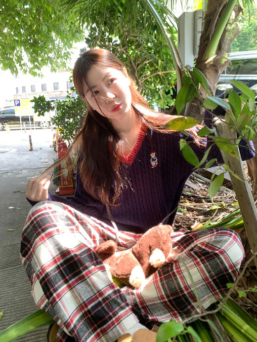 【169元任选2件】现货！藏蓝色V领撞红色边毛衣 or 红色格子休闲裤 商品图6