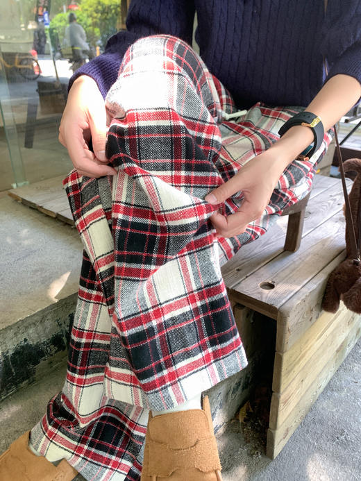 【169元任选2件】现货！藏蓝色V领撞红色边毛衣 or 红色格子休闲裤 商品图9