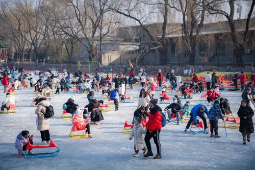 立减1200！【北京亲子5日】土著大咖全程带玩！拒绝走马观花！故宫、天安门、八达岭长城、天坛、清/北名校、颐和园、逛胡同、做客四合院、皇家冰场滑冰车，品非遗美食，全程五星酒店 商品图2