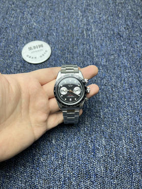 帝舵 3T碧湾计时系列 男士腕表 是一款融合潜水表传统与赛车计时功能的混合型腕表