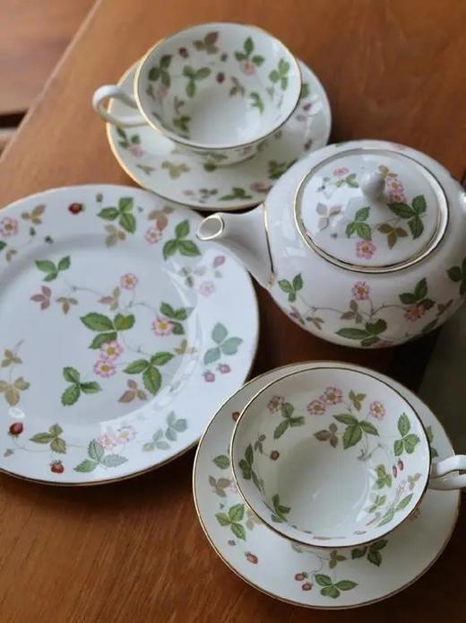 送礼必备☕【W家同款野草莓骨瓷系列大合集】超多款可选：子母壶｜炖盅｜葫芦盘款杯碟｜筷子｜烟灰缸｜纸巾盒｜花瓶…无标发货，10.16日上新！WD 商品图4