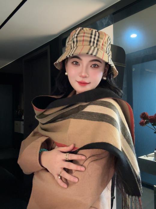 巴宝li条纹流苏装饰双面两用山羊绒围巾 商品图4