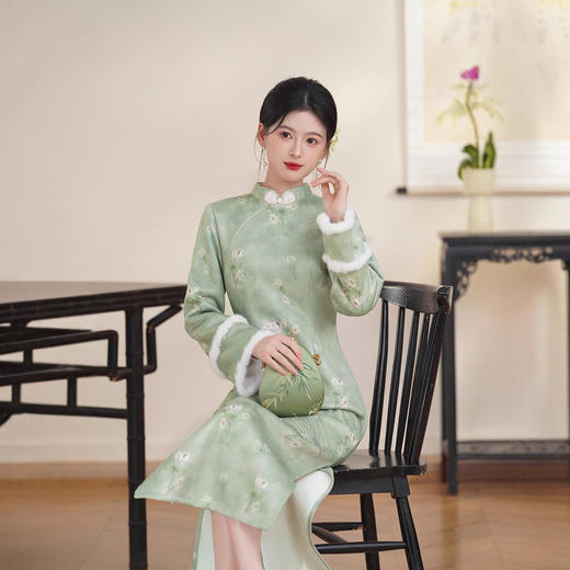 GX麂皮绒提花长款倒大袖旗袍2025秋冬新款时尚改良新中式年轻款旗袍 商品图3