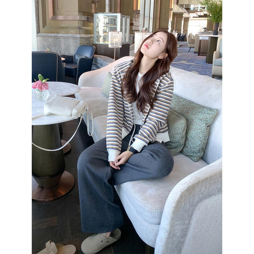 <曾小咸推荐>现货秒杀 ！微信超特价！复古条纹连帽外套 日常249.99 立减100 秒杀149.99！！ 毛织休闲裤  秒杀79.99！！ 商品图2