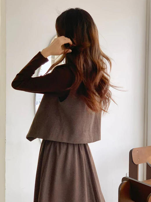 【百图lulu定制】【珍珠三件套】【一套279元】简约老钱风 长袖T恤 马甲 半裙 三件套 商品图3