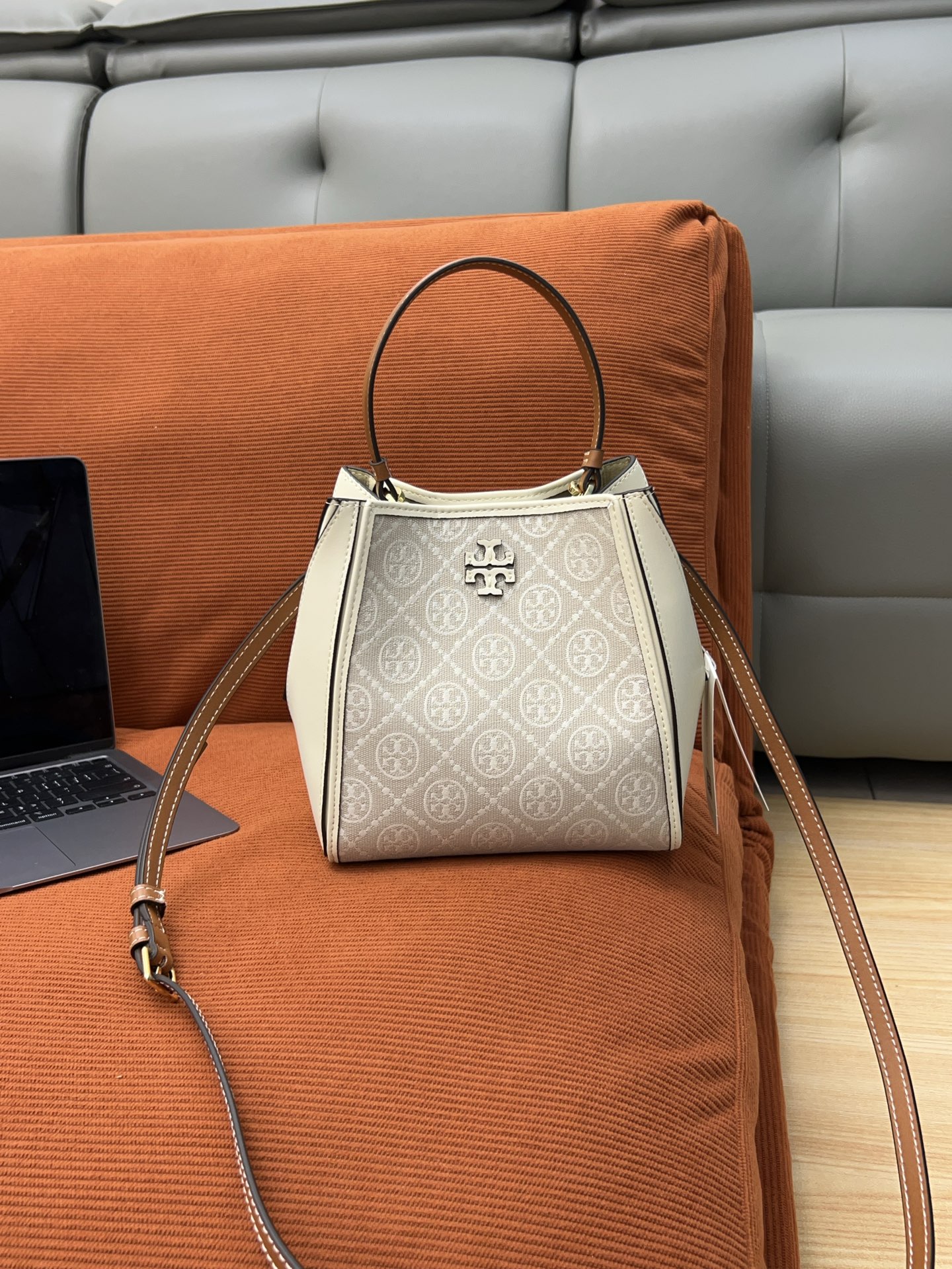 G592气质优雅百搭TBC可手拎可斜跨水桶包