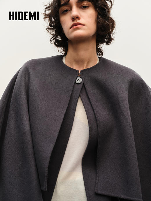 HIDEMI 雾霾灰蓝斗篷两件套式美利奴羊毛双面呢短款大衣 商品图1