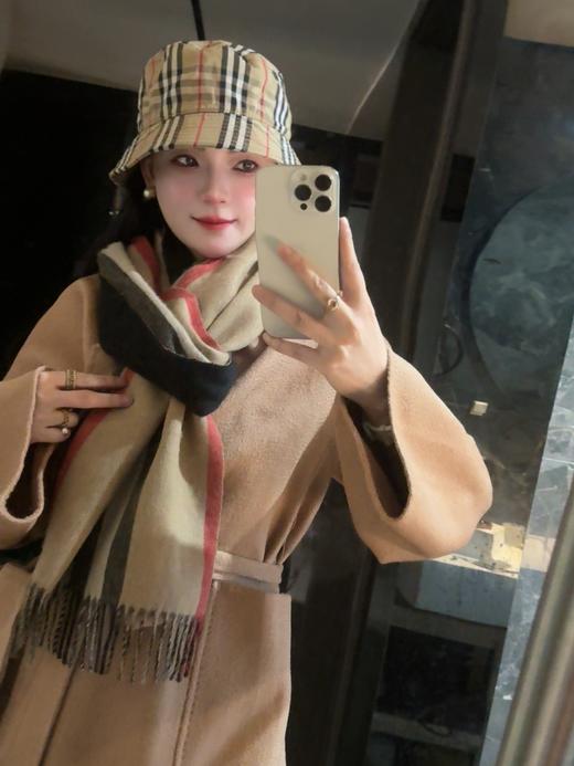 巴宝li条纹流苏装饰双面两用山羊绒围巾 商品图3