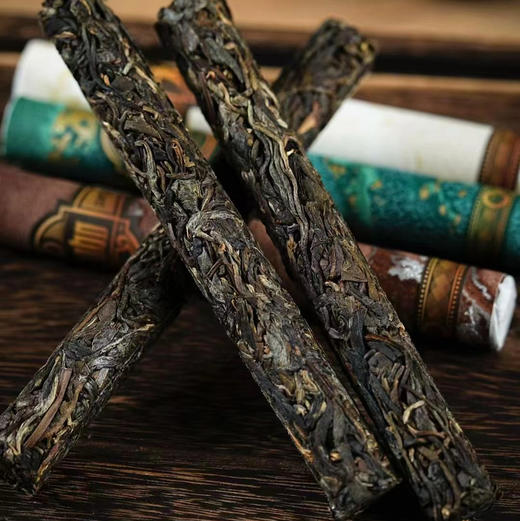 【雪茄生普】云南省临沧市/2023年坡脚（冰岛对面山头）头春料/条索清晰/包装形似雪茄方便外出携带和分享/200g(25g*8根) 商品图4