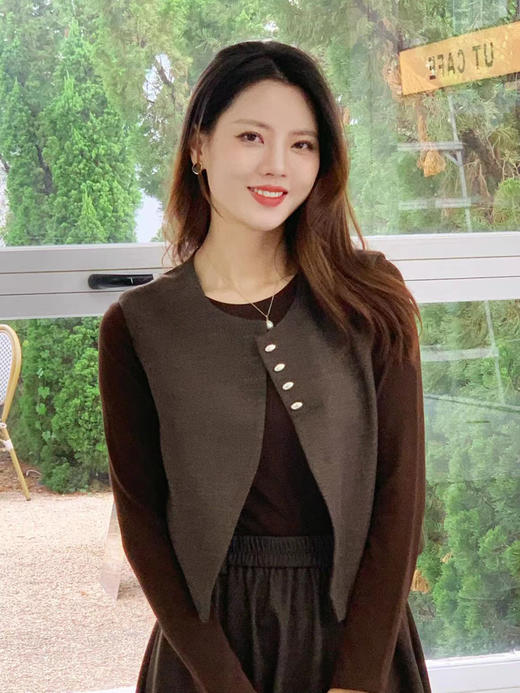 【百图lulu定制】【珍珠三件套】【一套279元】简约老钱风 长袖T恤 马甲 半裙 三件套 商品图7