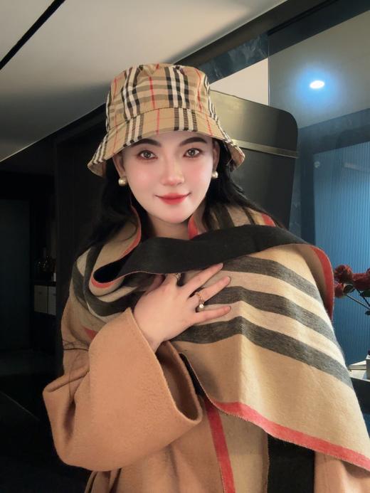 巴宝li条纹流苏装饰双面两用山羊绒围巾 商品图2