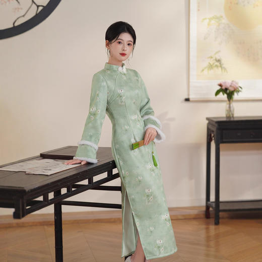 GX麂皮绒提花长款倒大袖旗袍2025秋冬新款时尚改良新中式年轻款旗袍 商品图2