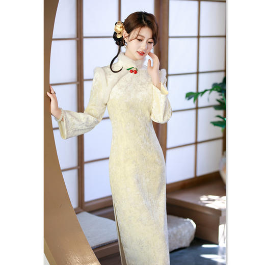 GX艾旗绣时尚改良年轻少女款长袖毛领旗袍2025秋冬新款修身显瘦旗袍 商品图3