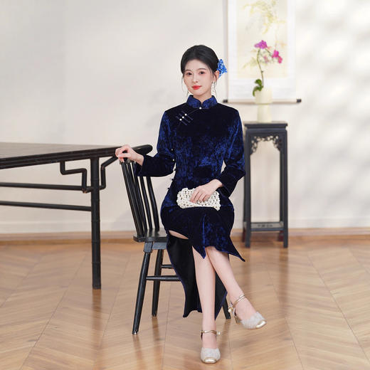 GX老上海复古中国风丝绒压花加绒旗袍2025秋冬新款旗袍裙 商品图3