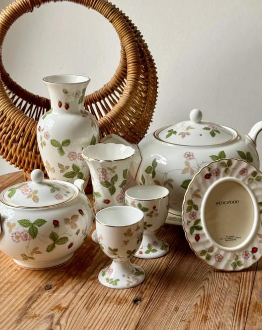 送礼必备☕【W家同款野草莓骨瓷系列大合集】超多款可选：子母壶｜炖盅｜葫芦盘款杯碟｜筷子｜烟灰缸｜纸巾盒｜花瓶…无标发货，10.16日上新！WD 商品图3