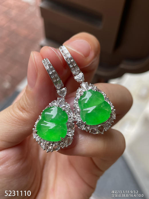 高冰种阳绿葫芦耳坠【5231110】具体价格微信咨询 商品图3