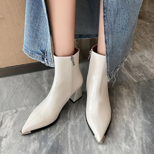 【预售5天】显瘦尖头小短靴女秋冬新款真皮尖头马丁靴粗跟裸靴WXJ&WXJ5039-7 商品图1