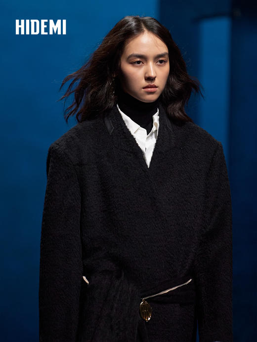 HIDEMI 大秀款进口羊毛长毛苏利V领极简廓形长款立裁西装权威大衣 商品图3