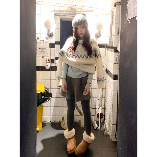 <曾小咸推荐>现货秒杀 ！微信超特价！韩系米白撞蓝灰毛衣 日常229.99 立减140 秒杀89.99！！ 商品图4