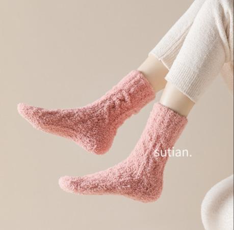 老米优品🎈 温暖单品。5双装！《秋冬不掉绒好品质珊瑚绒袜子》女款加厚中筒袜 地板袜 5双装长筒家居睡眠袜 商品图0